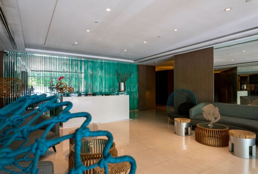 Salcedo Square Lobby Salcedo Square in Makati allows convenient access to the district’s bevy of establishments and attractions, complementing the fast-paced lifestyle of urban dwellers.